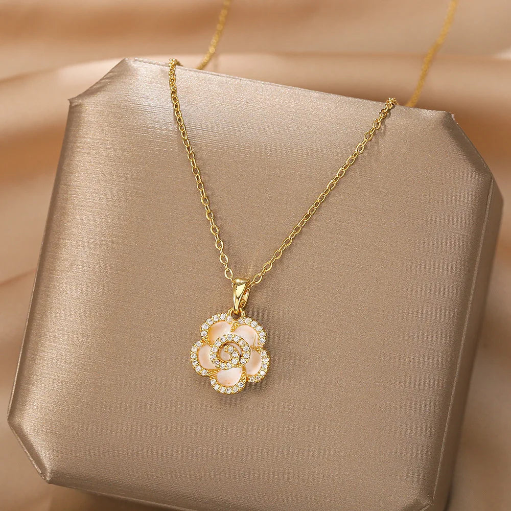 Collier Camellia Vintage Été 2025 pour Femmes