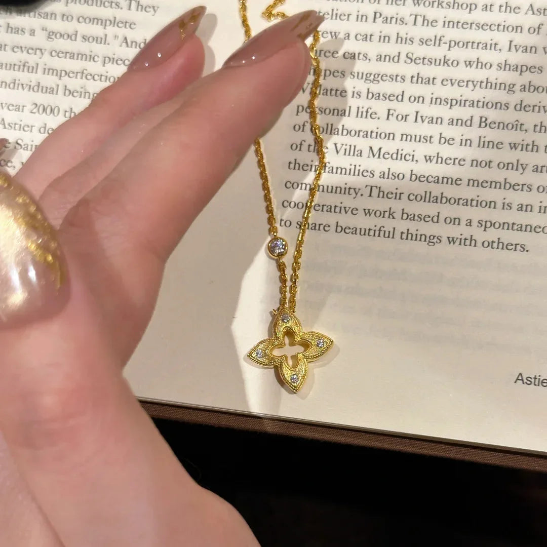 Collier Pendentif Vintage Italien à Quatre Feuilles