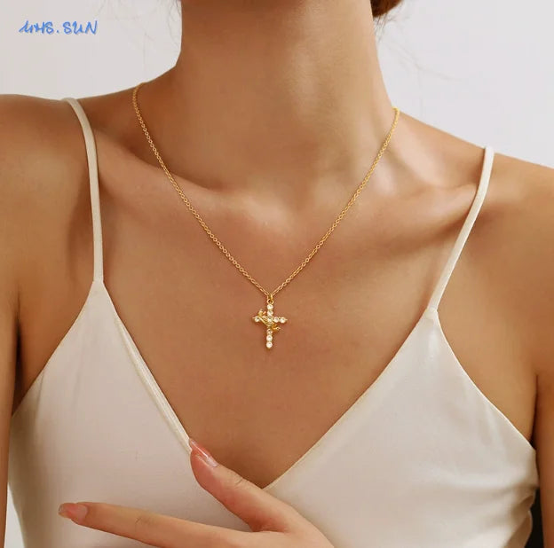 Pendentif Croix-Couronne Rotatif Raffiné avec Zircones Cubiques
