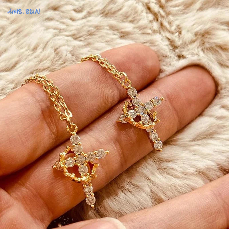 Pendentif Croix-Couronne Rotatif Raffiné avec Zircones Cubiques